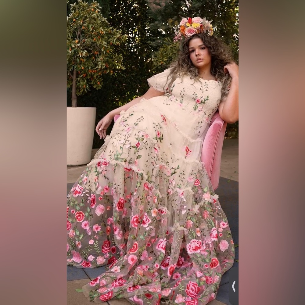 Embroider flower dress❤️